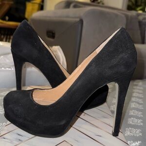 Black suede pump